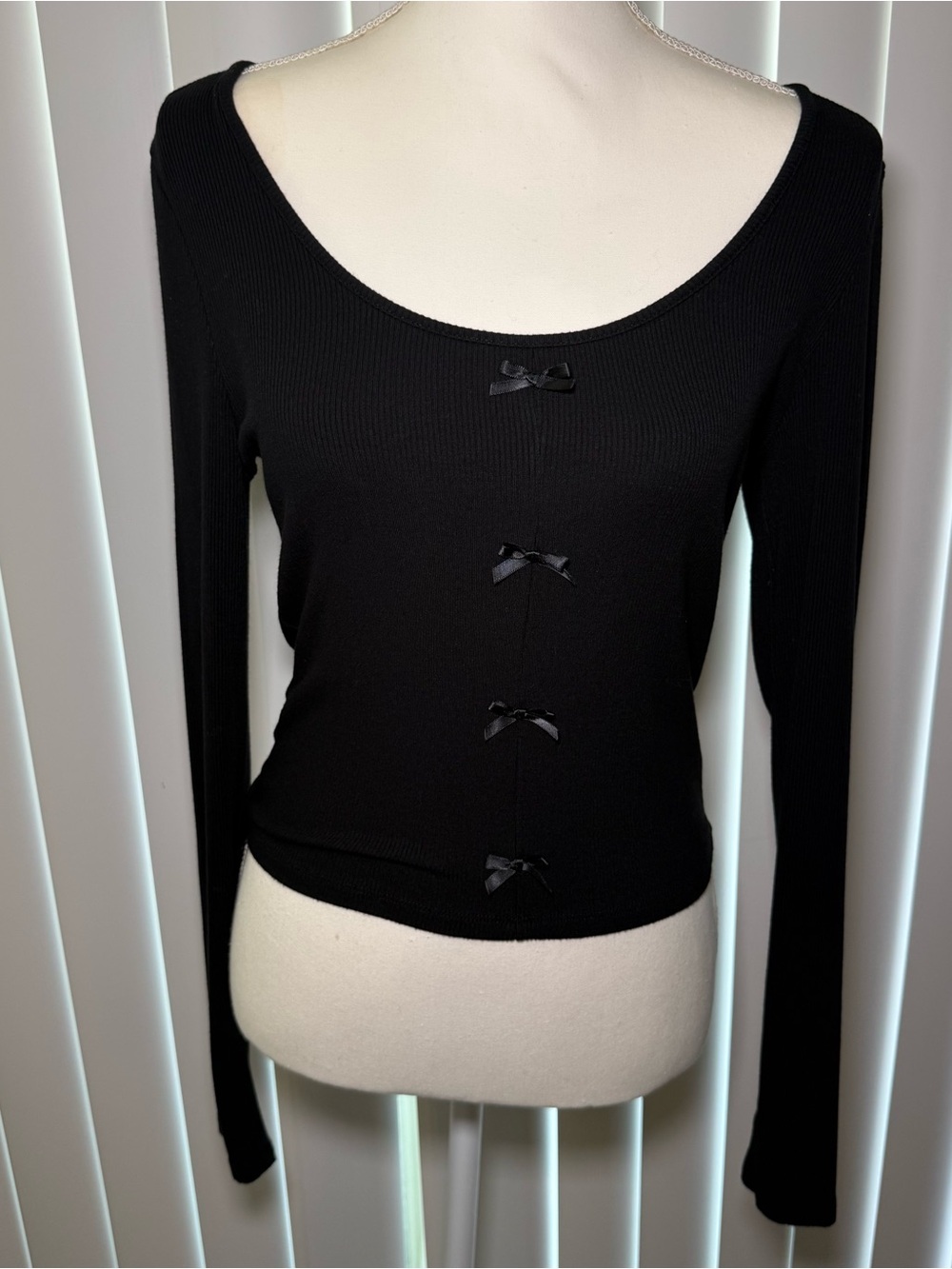 Frankee Skylar Black Ribbed Bow Front Long Sleeve Top L